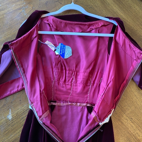 Vintage 50s Burgundy Velvet Cocktail Dress🍷 - Picture 5 of 7